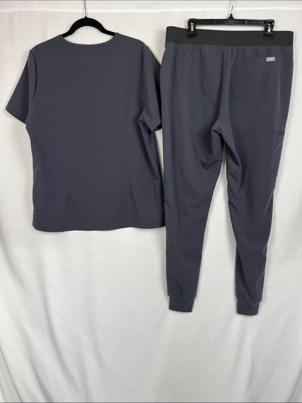 FIGS Slate Gray Scrub Set with Pink Drawstrings- Top XL/ Pants L Tall - Picture 6 of 12